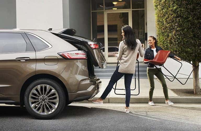 2021 Ford Edge with some people
