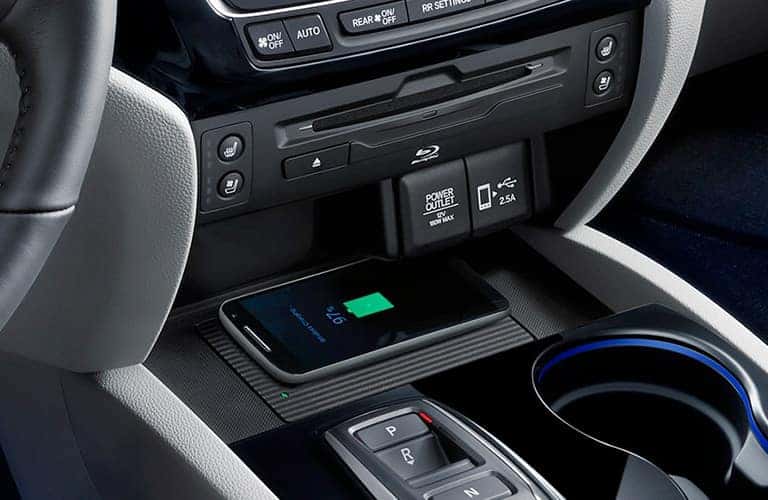 2020 Honda Pilot front dashboard