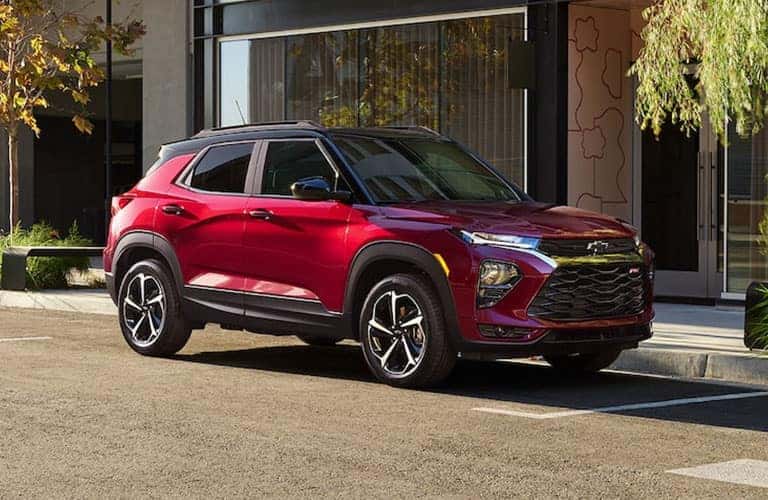 Chevrolet Trailblazer side and front view in a city