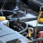 Mechanic-Changing-Motor-Oil_o