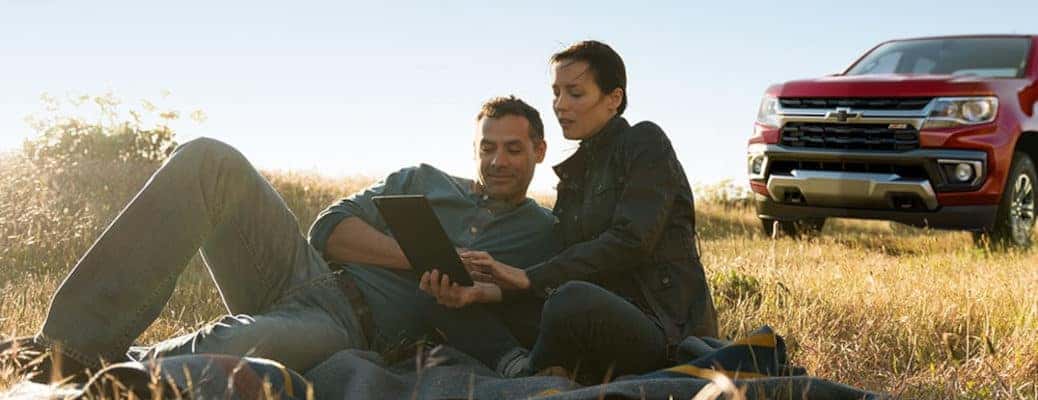 A couple enjoying the benefits of having received their Chevy Rewards Card.