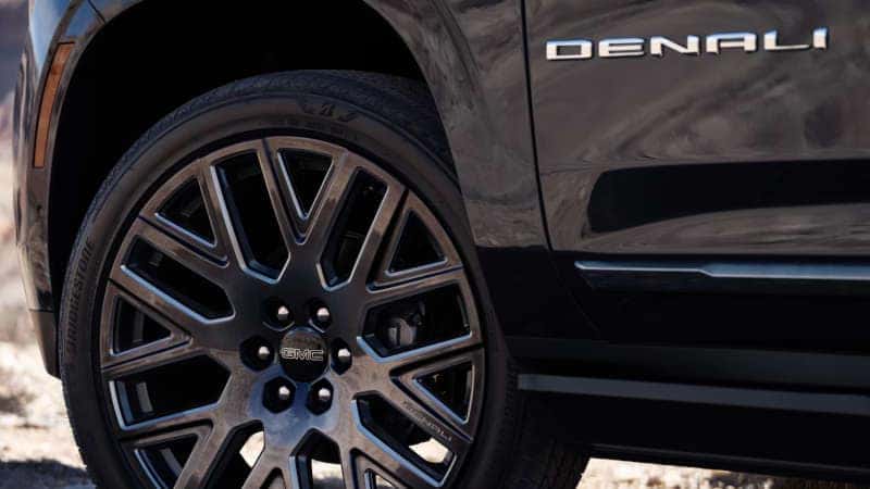 The massive wheels available on the 2025 GMC Yukon Denali edition.