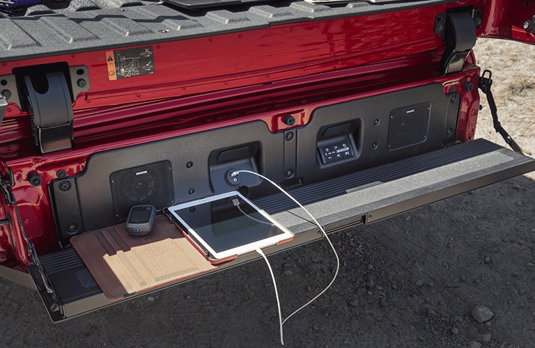 2022 GMC Sierra tailgate view