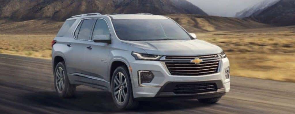 2022 Chevrolet Traverse front view