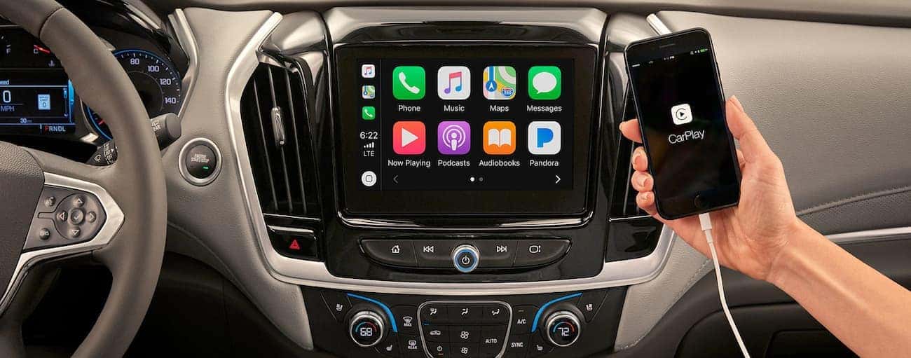 A look at the infotainment system in a Traverse, which helped it win 2019 Chevy Traverse vs 2019 Dodge Durango