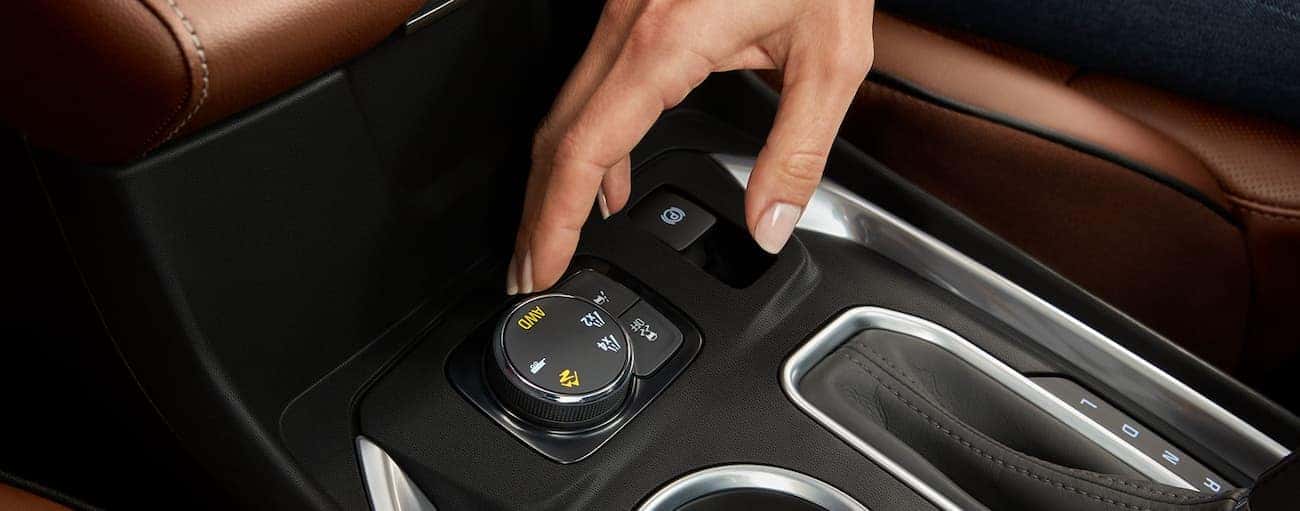 Changing the driving mode knobs in a Traverse, the winner of 2019 Chevy Traverse vs 2019 Jeep Grand Cherokee