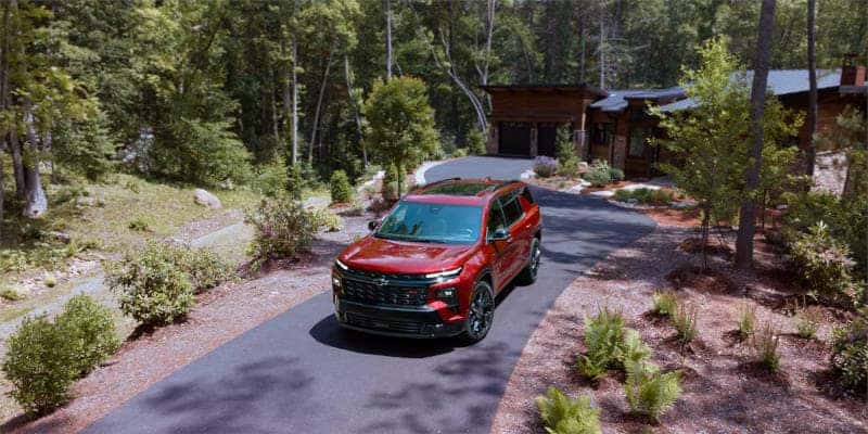A front exterior shot of the Chevy Traverse.