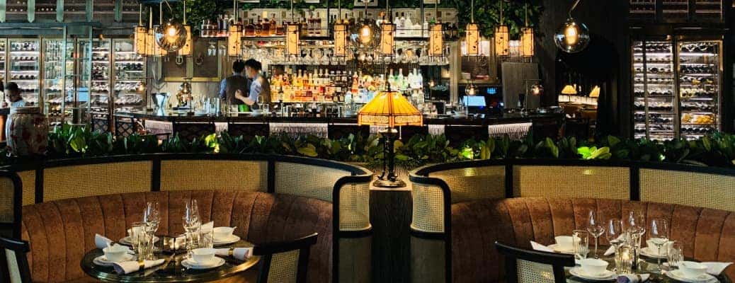 The bar and restaurant area of one of the top 3 cozy restaurants near Nashville.