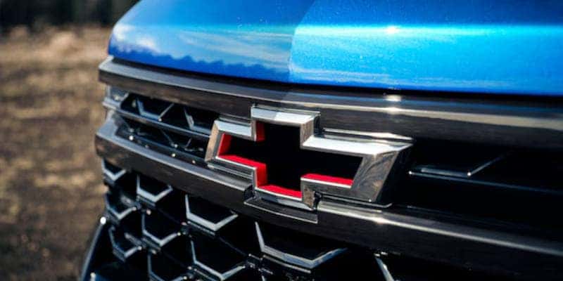 A closeup of the grille and emblem on the 2024 Chevy Silverado ZR2.