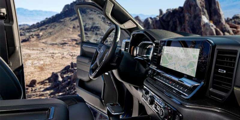 The cockpit, controls, and displays in the 2025 Chevy Silverado 2500 HD.