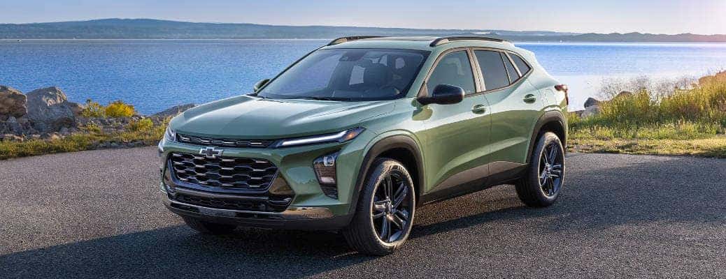 A front quarter exterior view of the tech-savvy 2025 Chevy Trax.