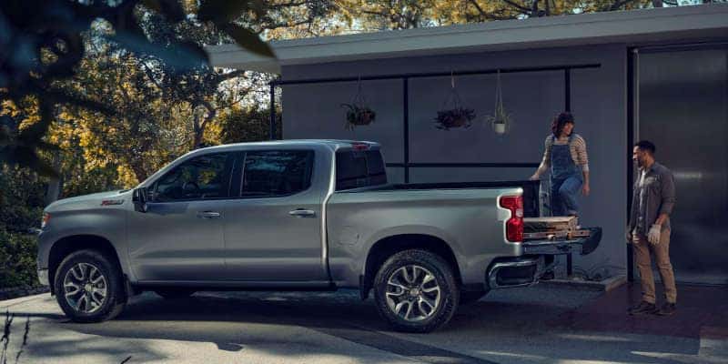 People using the multi-function tailgate on the 2025 Silverado 1500.