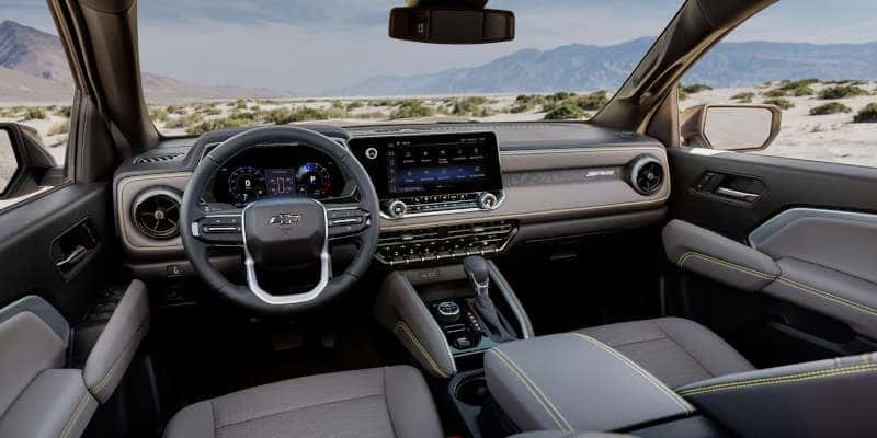 The cockpit and controls in the 2025 Chevy Colorado.