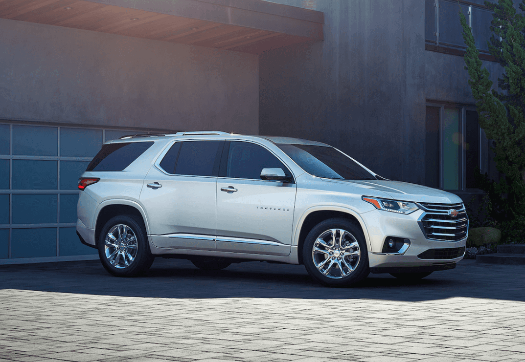 2020 Traverse - White - Passenger Side View