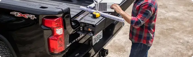 Chevy Silverado 1500 and GMC Sierra 1500 tailgate comparison image
