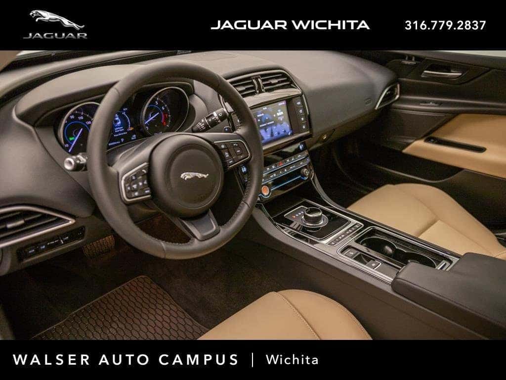 https://di-uploads-pod2.dealerinspire.com/jaguarwichita/uploads/2018/09/2018-Jaguar-XE-Interior-1024x768.jpg