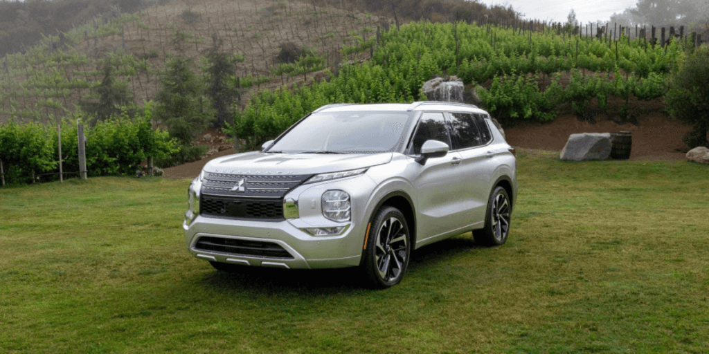 silver 2023 Mitsubishi Outlander
