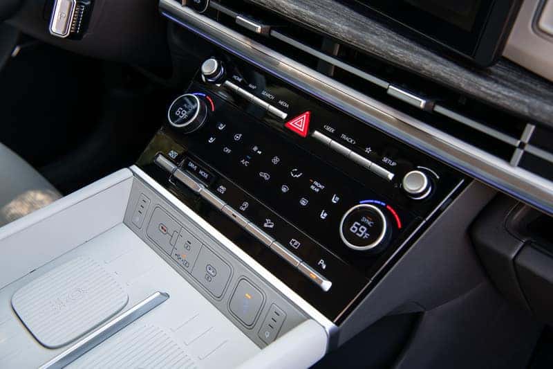 2024 Hyundai SANTA FE middle console