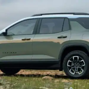 2026 Chevrolet Equinox Cacti Green with Summit White roof