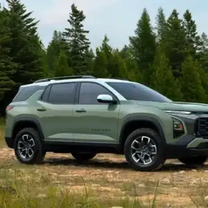 2026 Chevrolet Equinox Cacti Green with Summit White roof parked